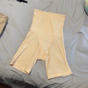 Nearly nude shapewear S